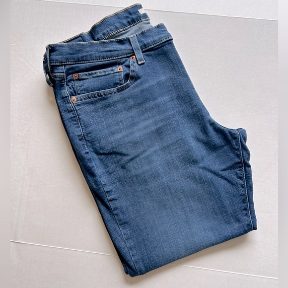 Levi’s Boyfriend - Medium Wash - Sz 33 - Picture 6 of 14